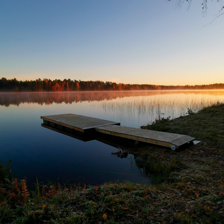 Auringonlasku kesäpäivänä