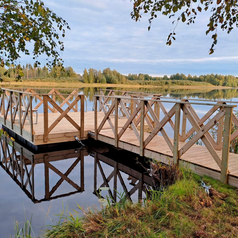 Turvallinen ja kestävä laituri mökille tai vapaa-aikaan