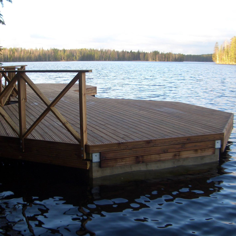 Betoniponttonilaituri talvikäytössä